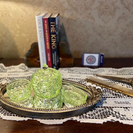 Antique1242 British Bed & Breakfast Енфийлд Екстериор снимка
