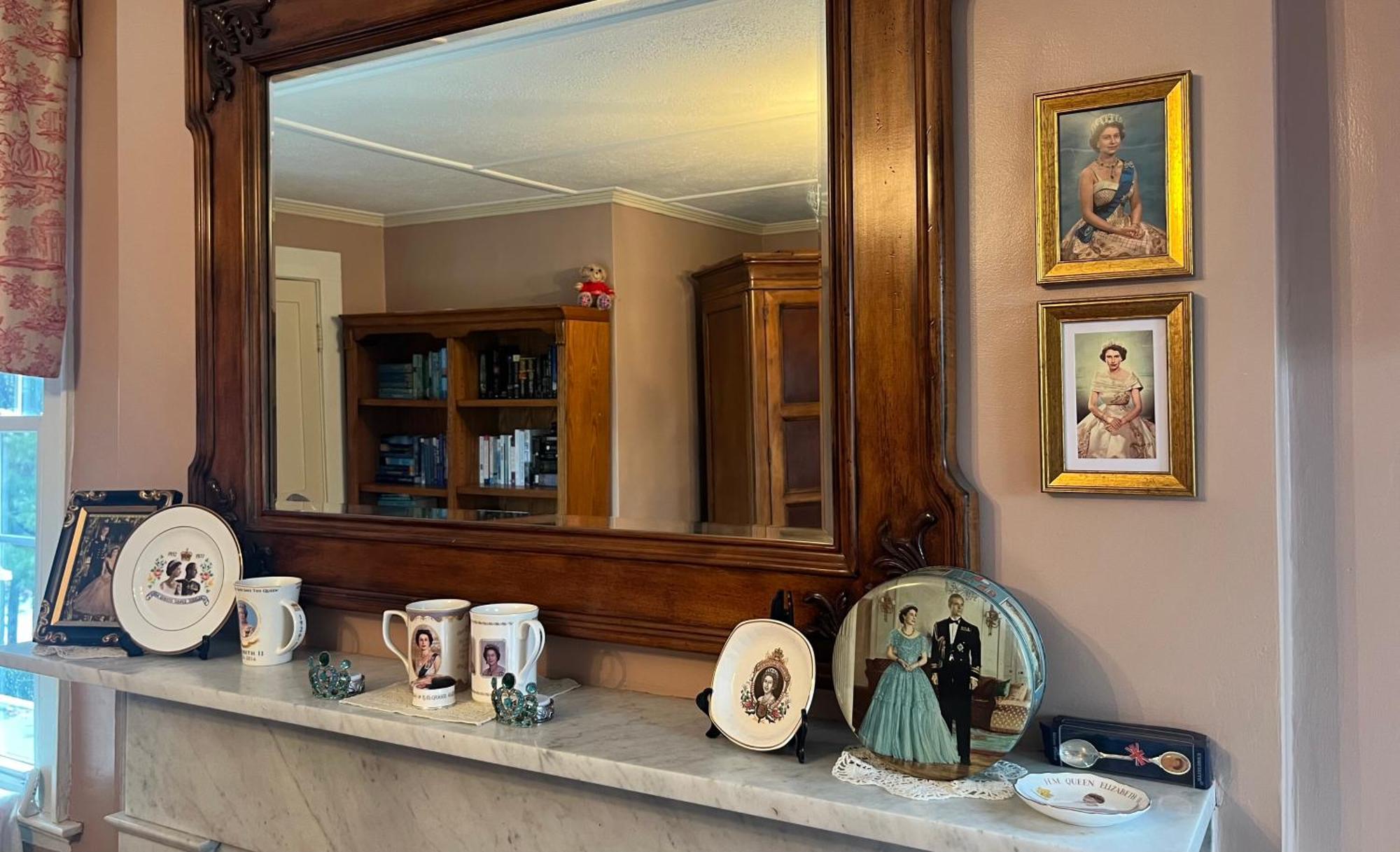 Antique1242 British Bed & Breakfast Енфийлд Екстериор снимка