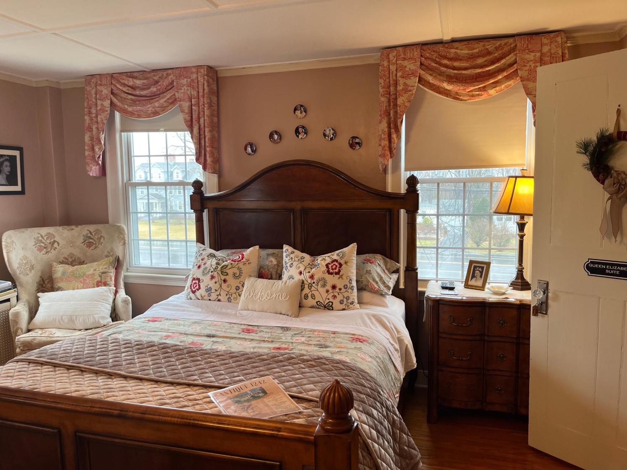 Antique1242 British Bed & Breakfast Енфийлд Екстериор снимка