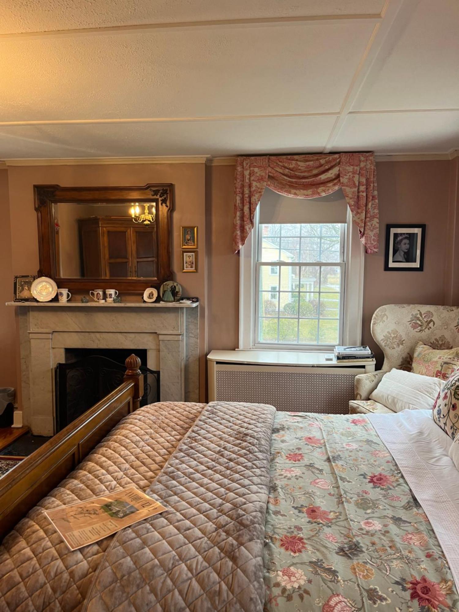 Antique1242 British Bed & Breakfast Енфийлд Екстериор снимка
