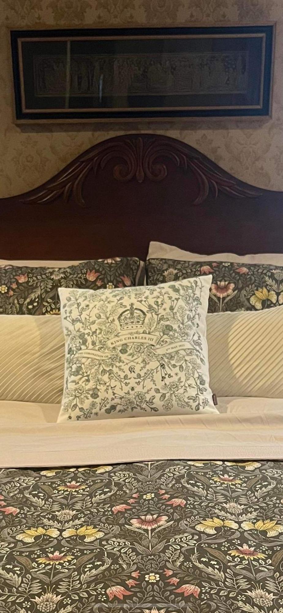Antique1242 British Bed & Breakfast Енфийлд Екстериор снимка