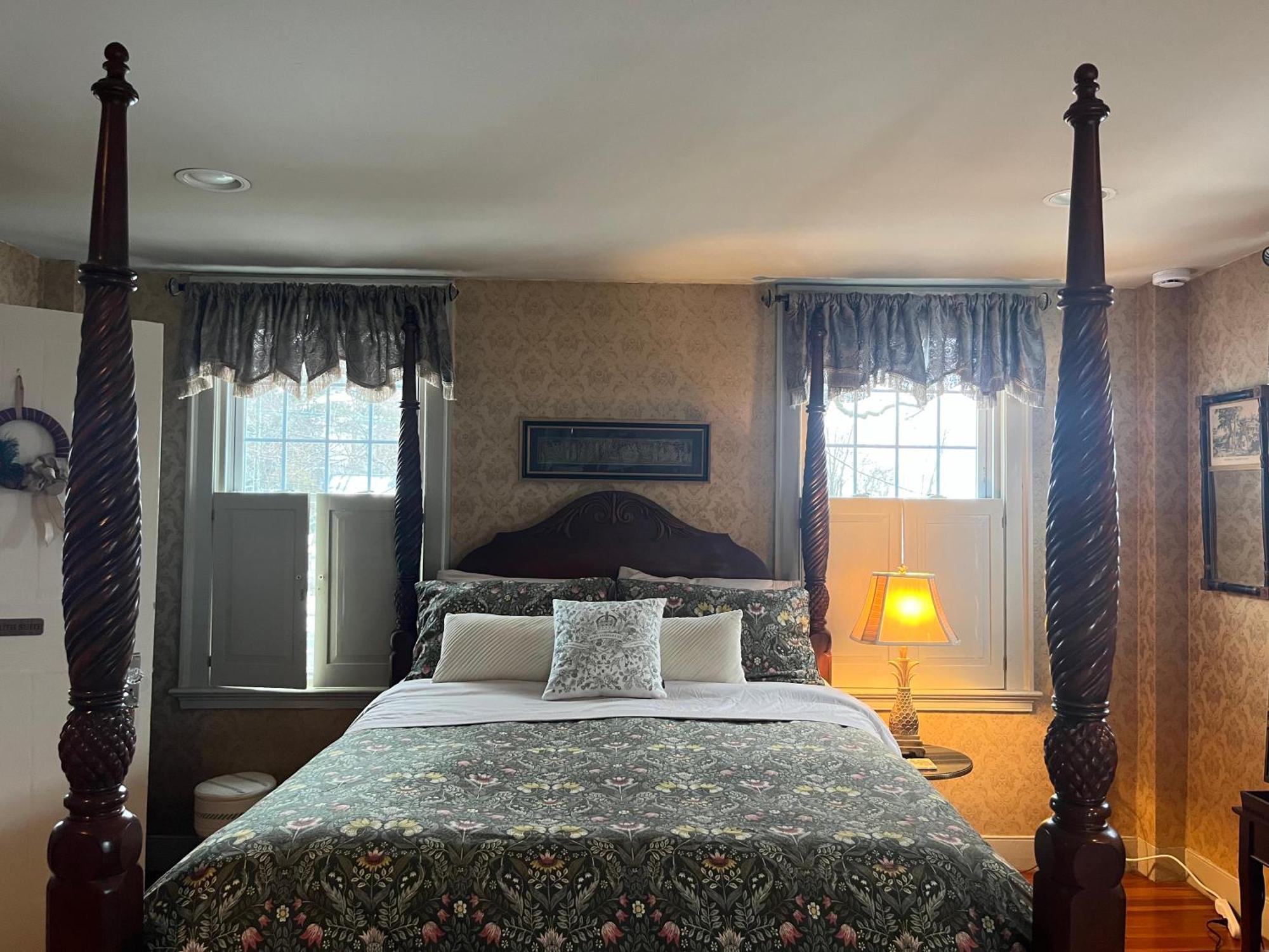 Antique1242 British Bed & Breakfast Енфийлд Екстериор снимка